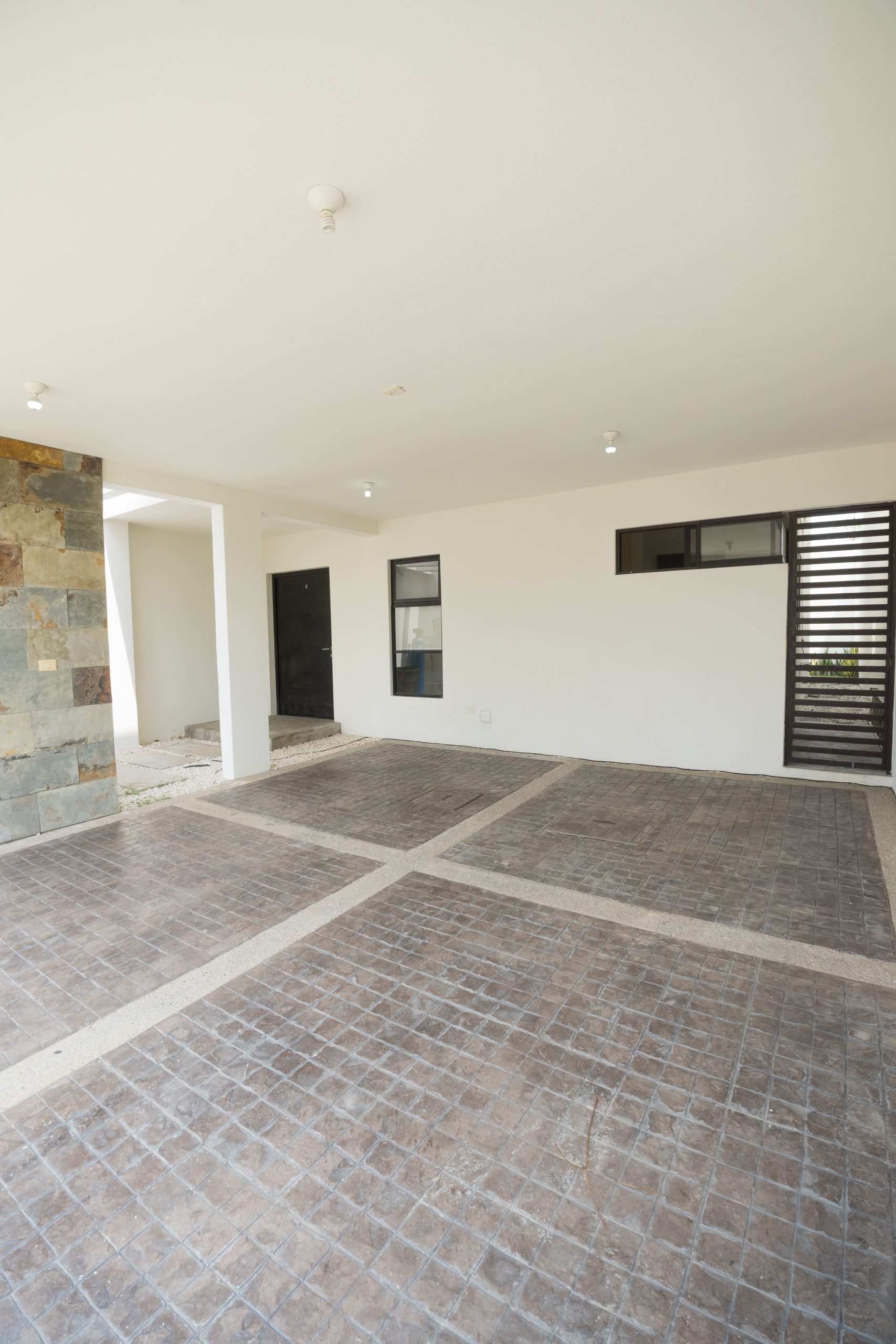 Garage-casa-en-venta-country-villahermosa-residencial-jardines-del-country